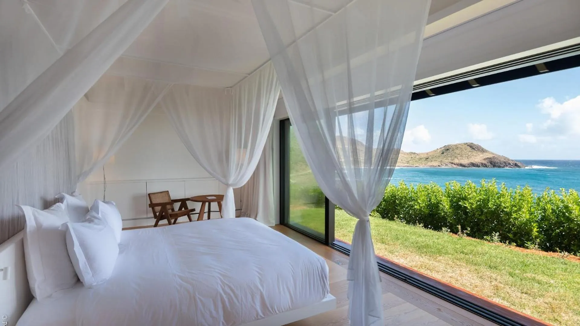 Spacious Villa With True Architectural Gem Toiny サン・バルテルミー島