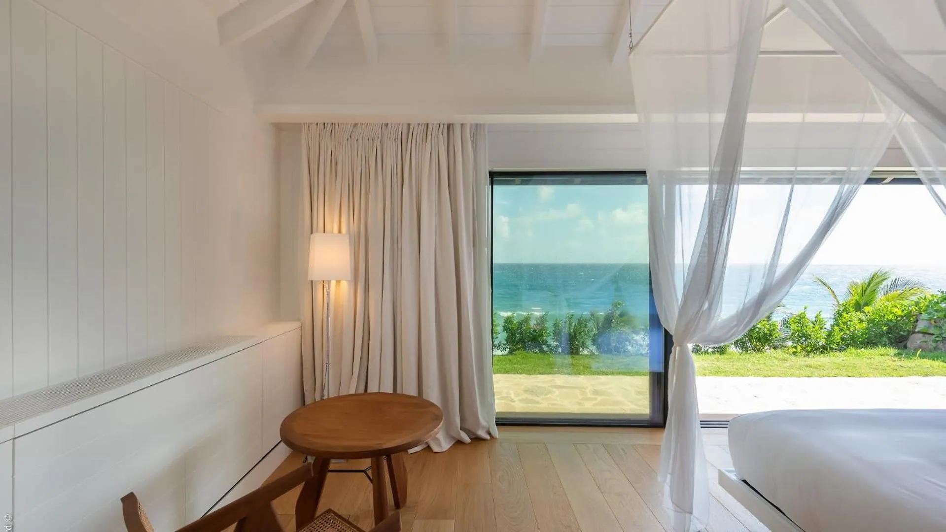 Spacious Villa With True Architectural Gem Toiny