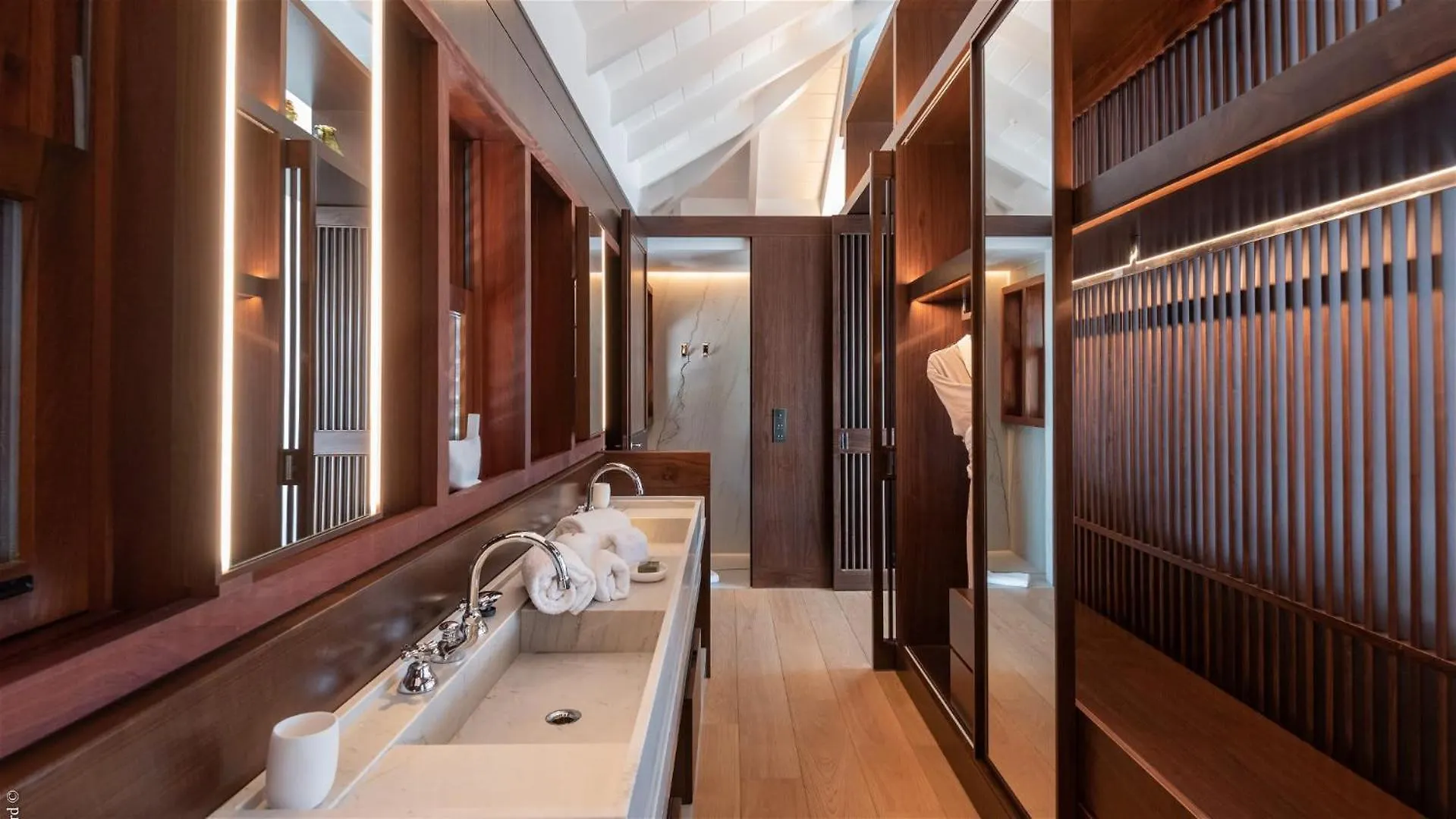 Spacious Villa With True Architectural Gem Toiny