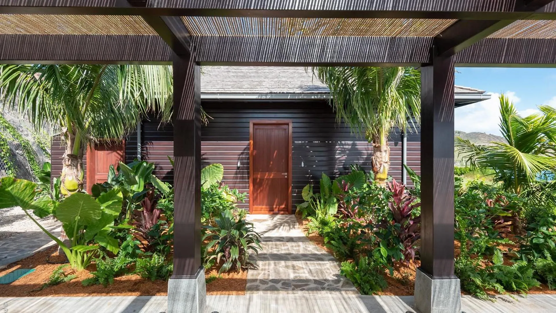 Spacious Villa With True Architectural Gem Toiny